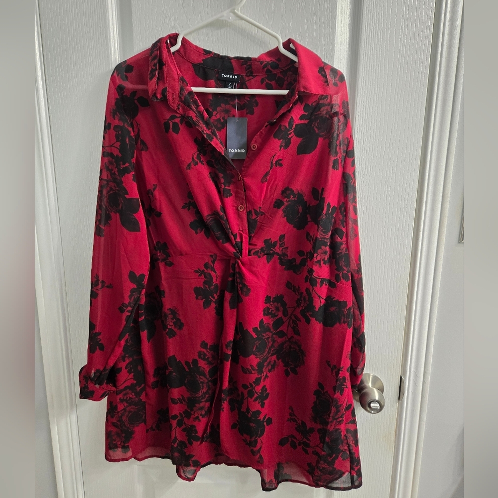 Torrid Tunic Chiffon Black and Red Floral Blouse Size 2